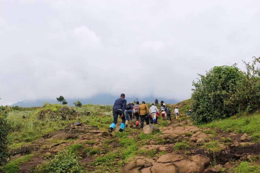 hiking bisoke volcano